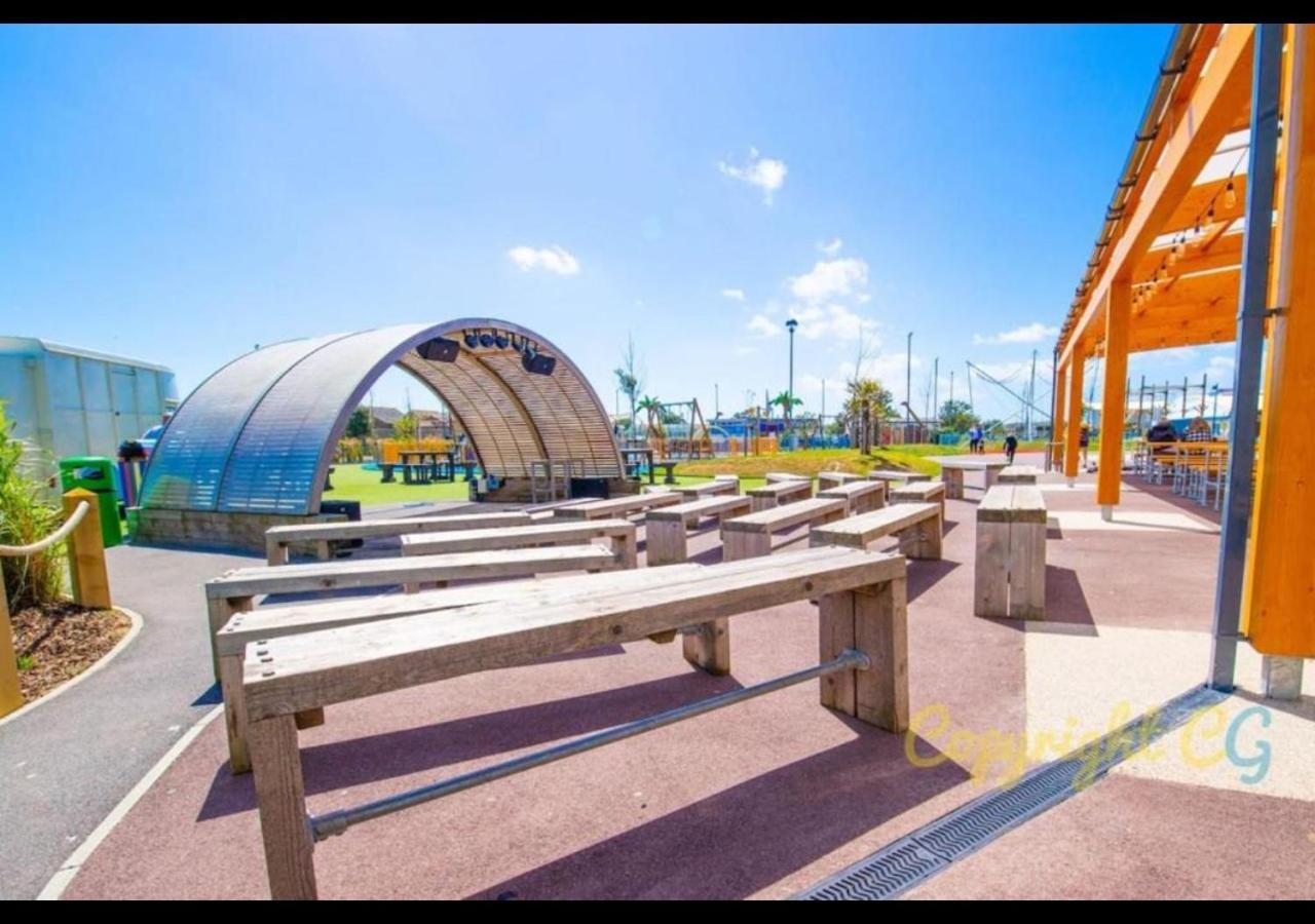 K90 - Chalet - Parkdean Resorts, Camber Sands Exterior photo